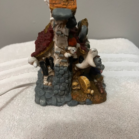 NIB VINTAGE SPOOKY HOLLOW “NURSERY “ PORCELAIN LIGHT UP HOUSE - Picture 3 of 10